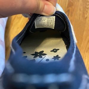 City sneaks navy blue shoes